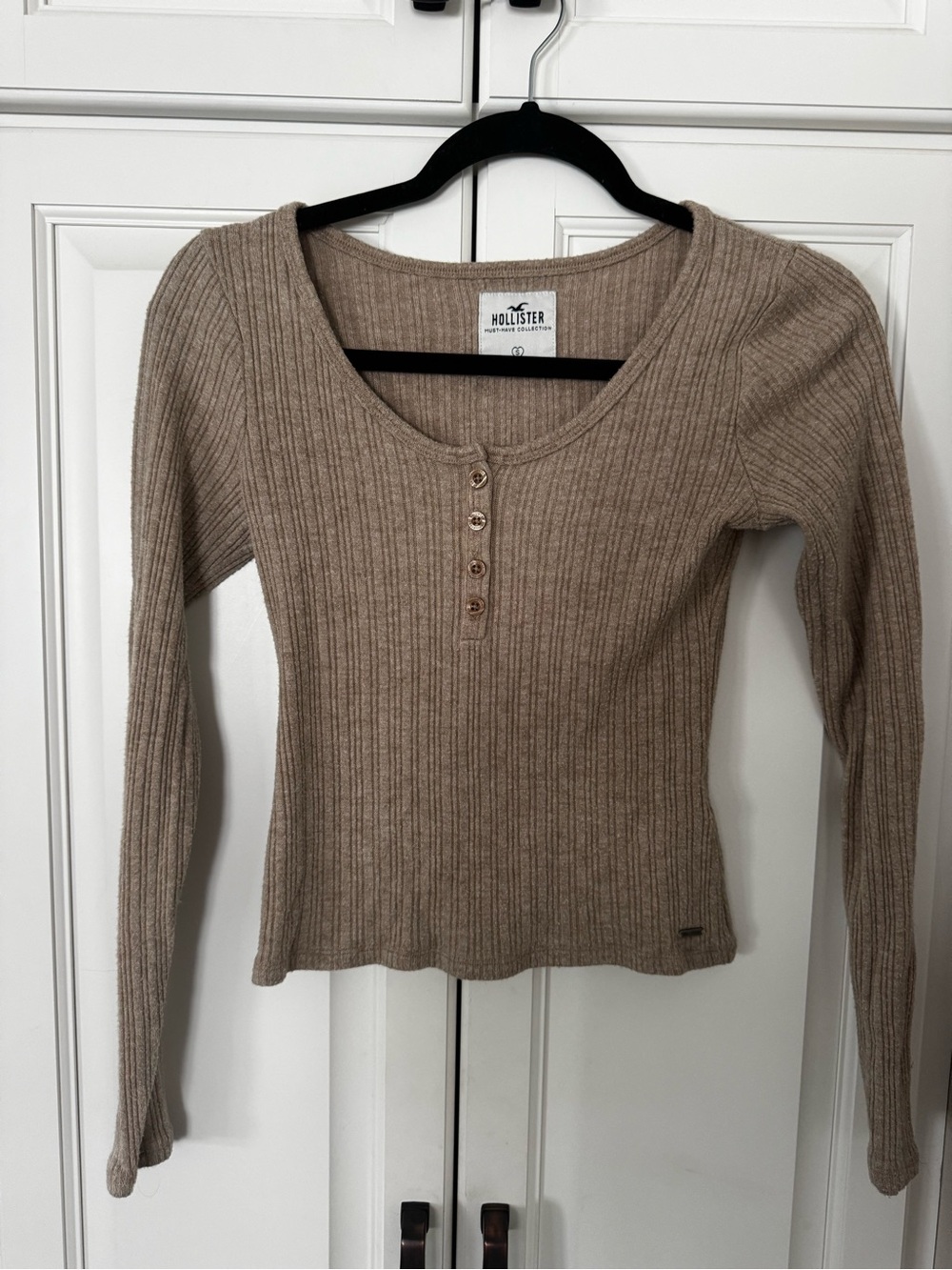 Hollister Ribbed Henley Long Sleeve Top in Taupe